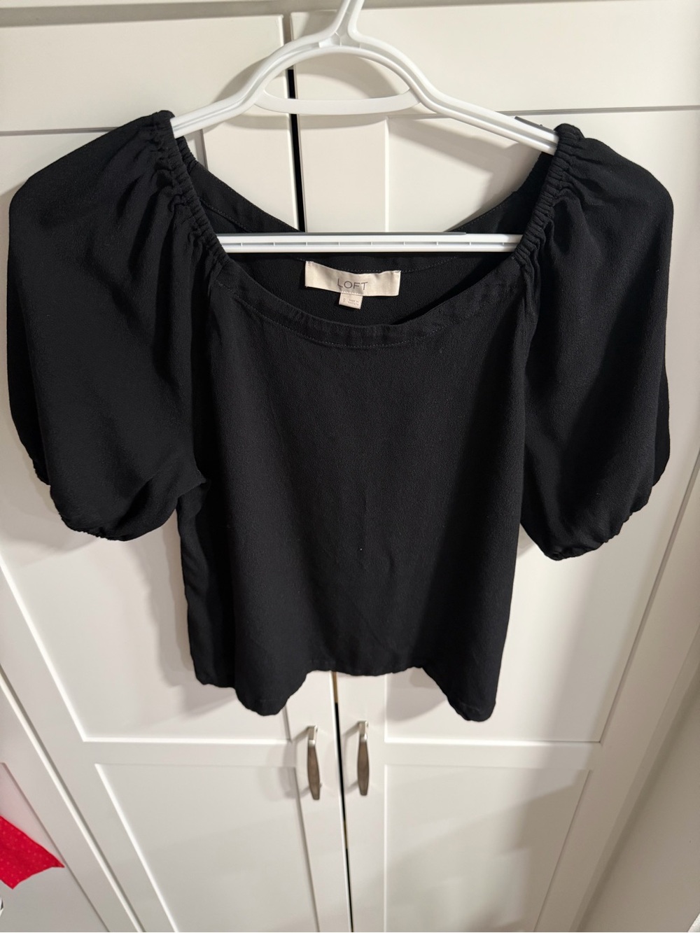 LOFT Black Puff Sleeve Crop Top